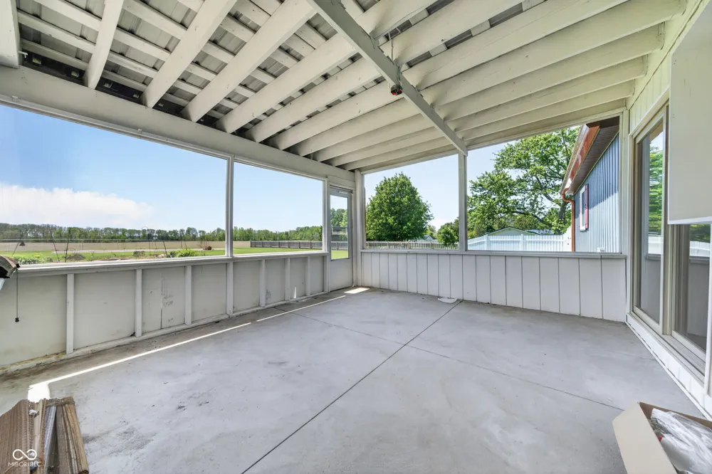 757 E 1000 Alexandria, IN 46001