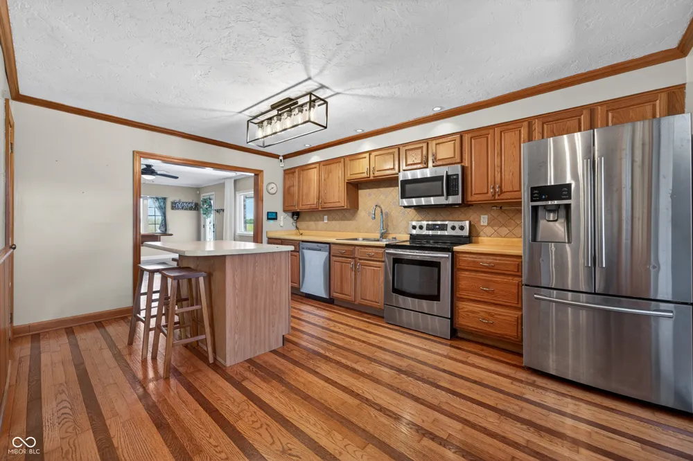 757 E 1000 Alexandria, IN 46001