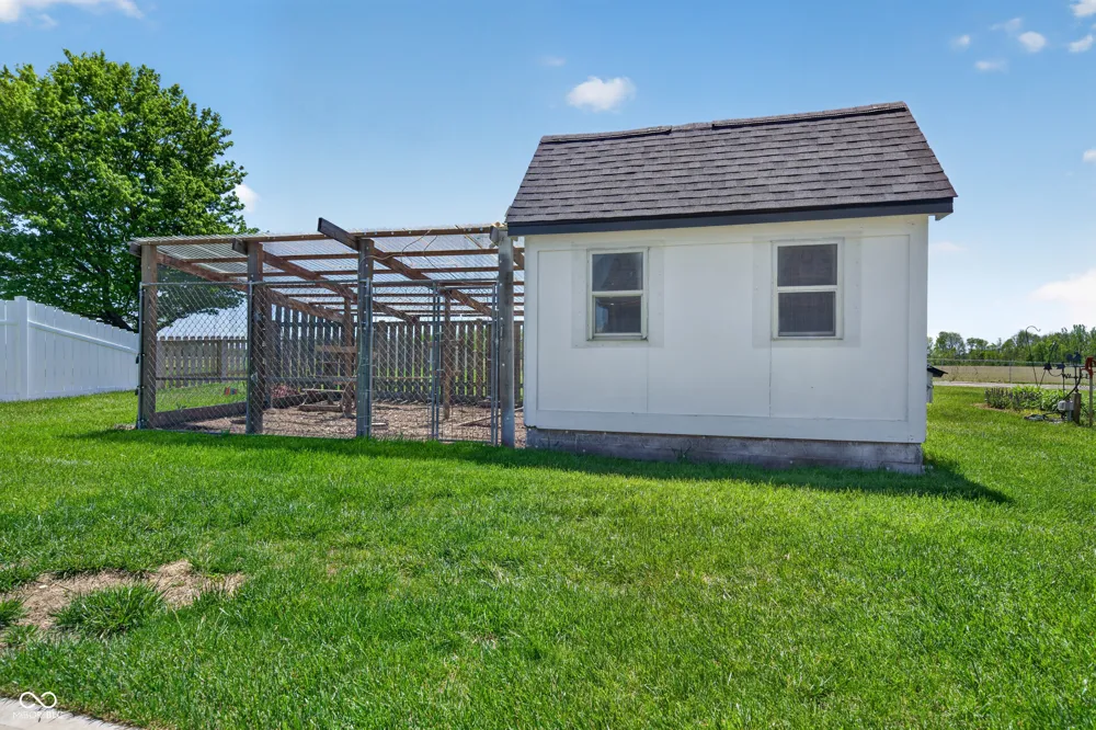 757 E 1000 Alexandria, IN 46001