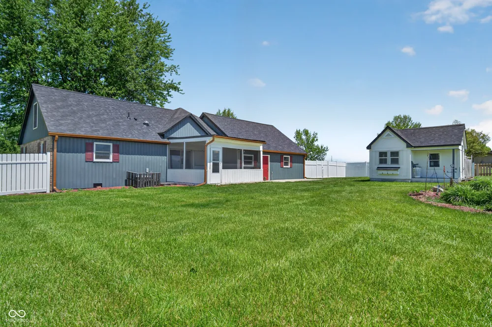 757 E 1000 Alexandria, IN 46001