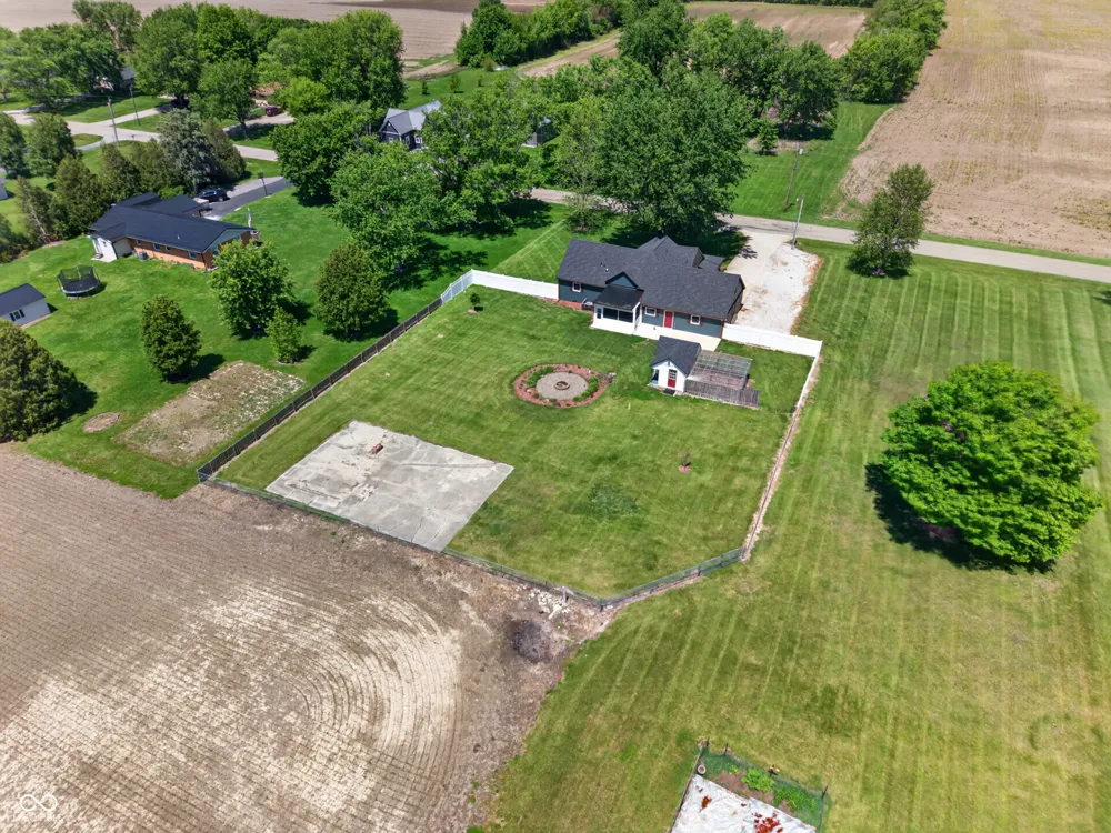 757 E 1000 Alexandria, IN 46001