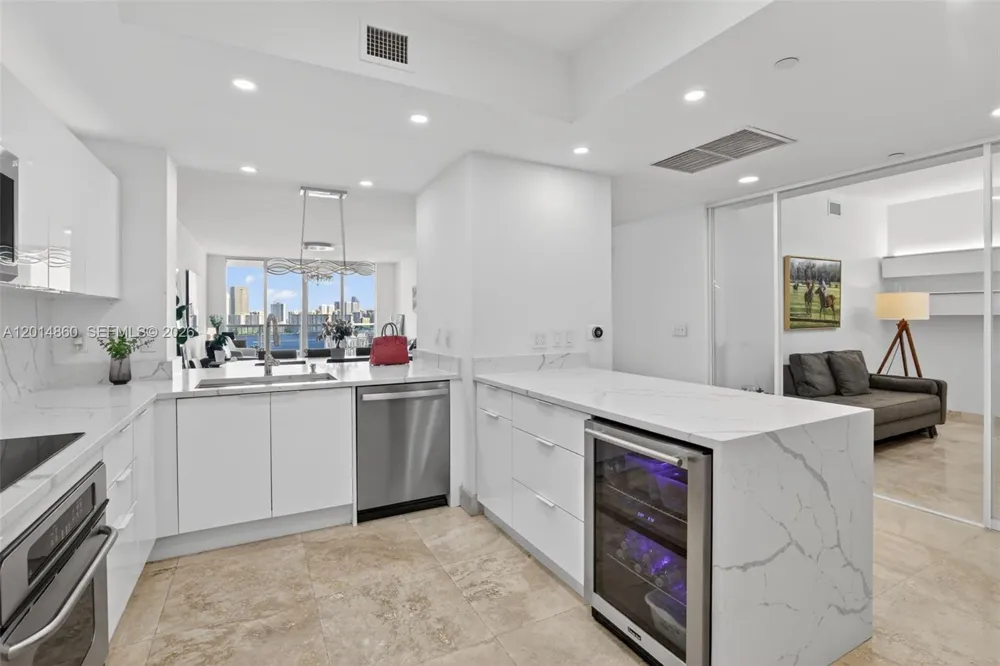 3330 NE 190th St #1817 Aventura, FL 33180