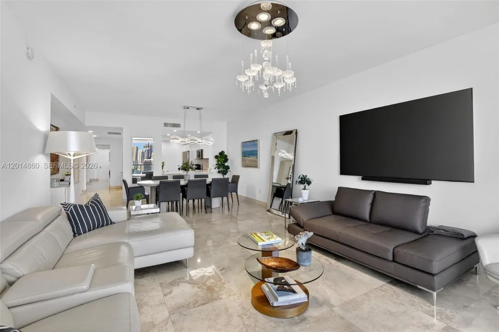 3330 NE 190th St #1817 Aventura, FL 33180