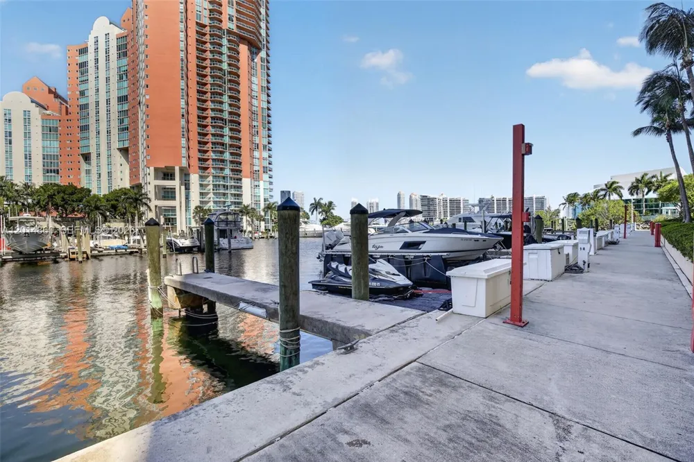 3330 NE 190th St #1817 Aventura, FL 33180