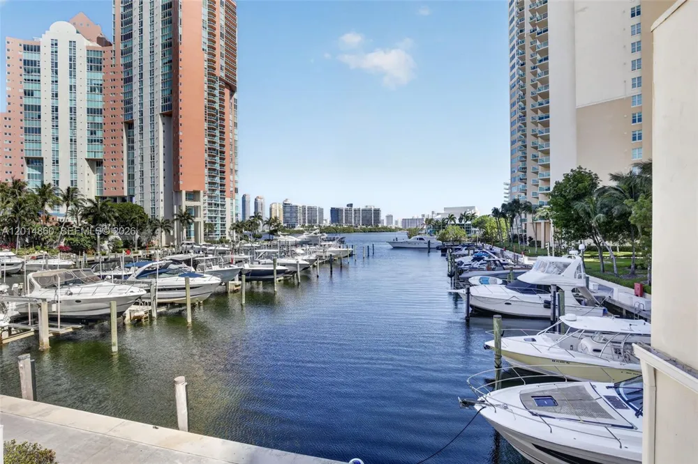 3330 NE 190th St #1817 Aventura, FL 33180