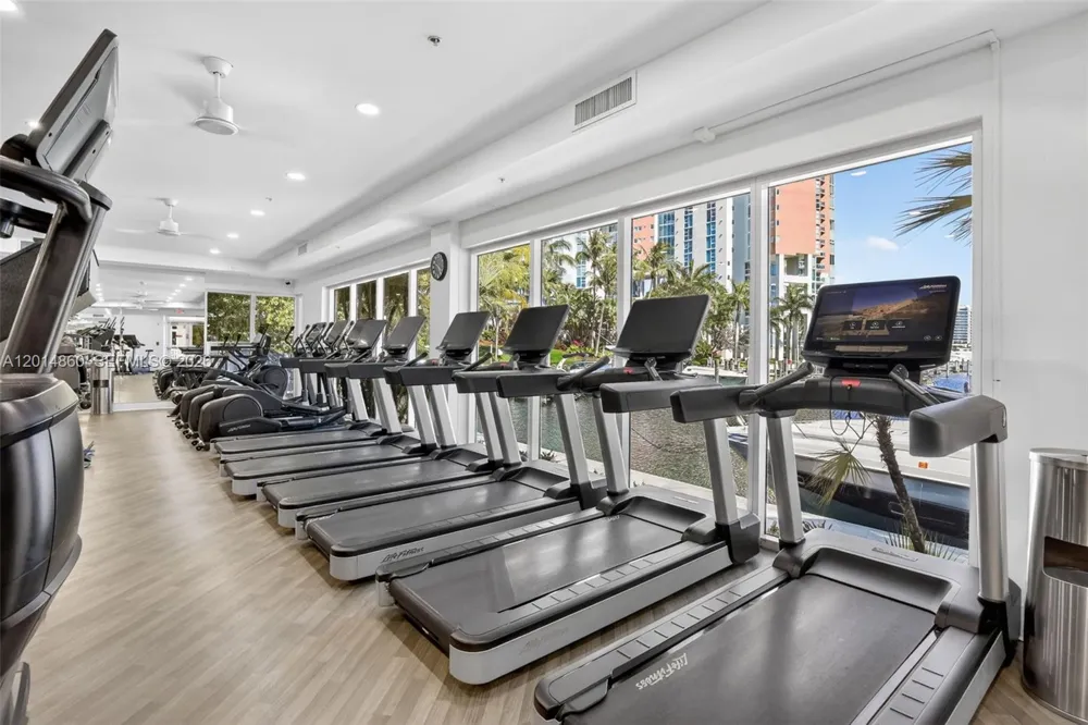 3330 NE 190th St #1817 Aventura, FL 33180