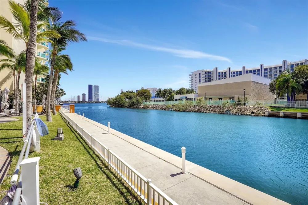 3330 NE 190th St #1817 Aventura, FL 33180