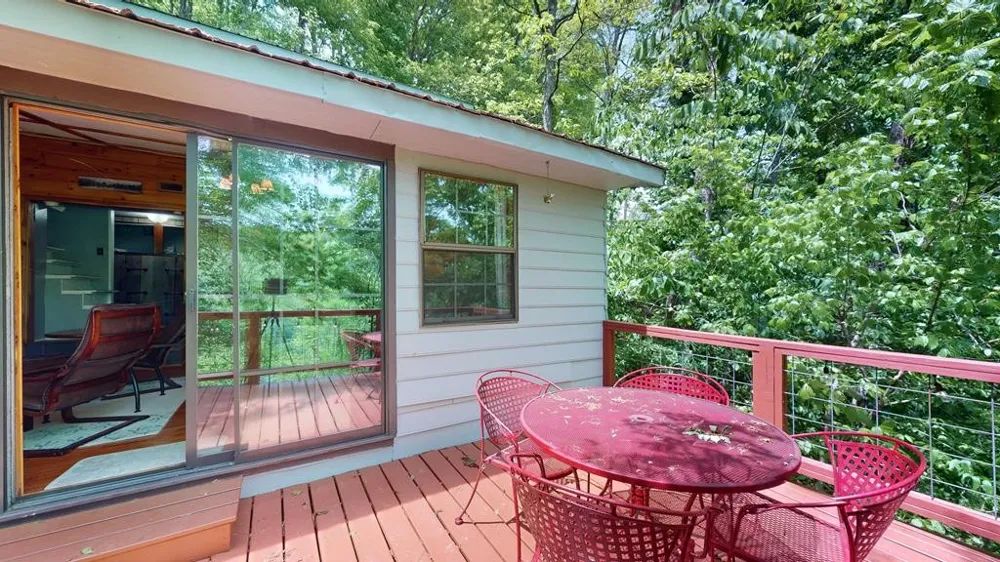 8045 Sarah Thomas Rd Silver Point, TN 38582
