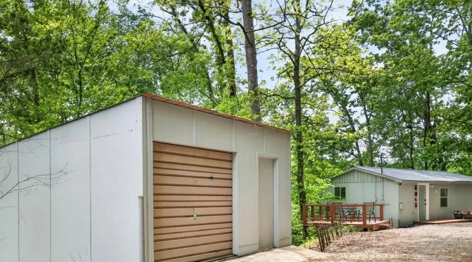 8045 Sarah Thomas Rd Silver Point, TN 38582
