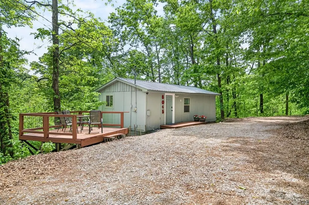 8045 Sarah Thomas Rd Silver Point, TN 38582