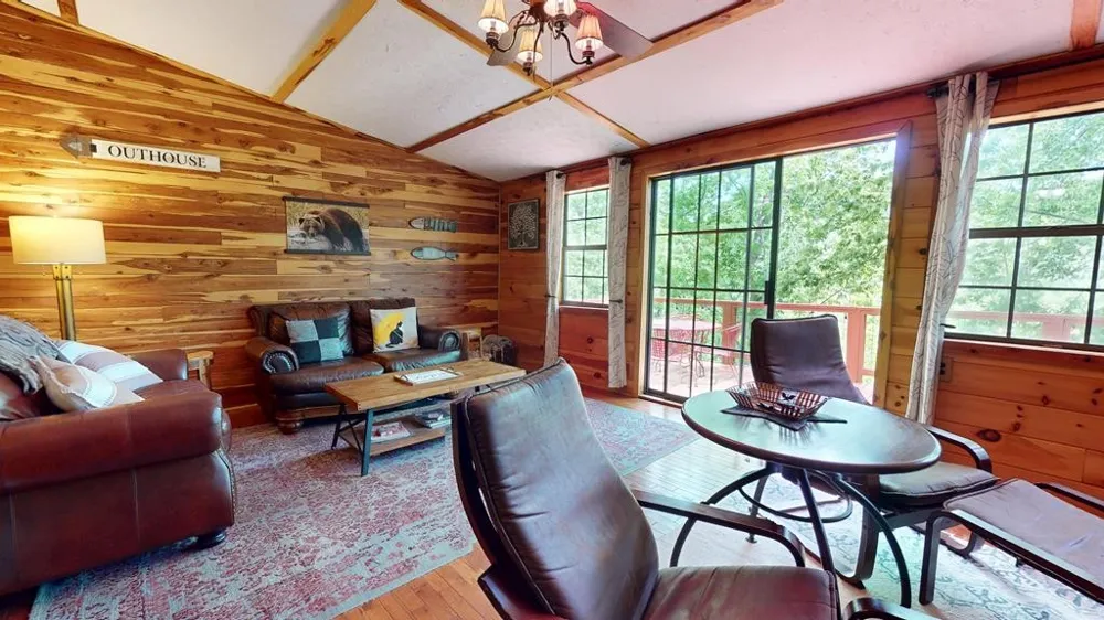 8045 Sarah Thomas Rd Silver Point, TN 38582