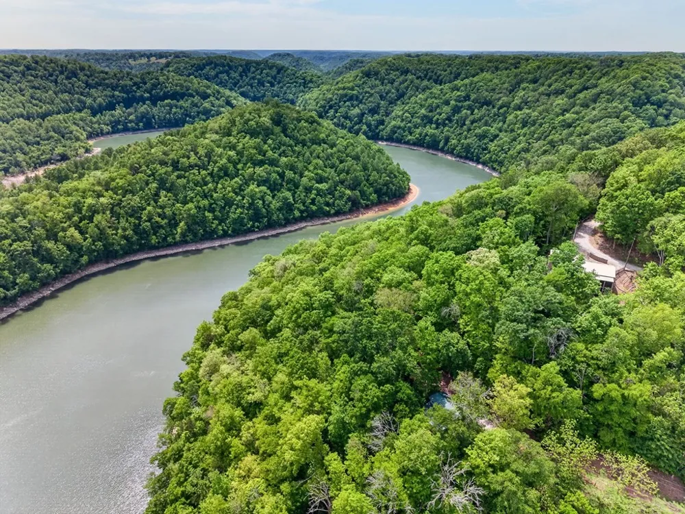 8045 Sarah Thomas Rd Silver Point, TN 38582