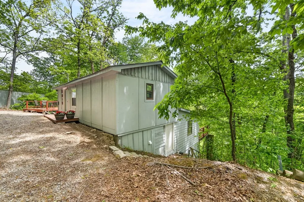 8045 Sarah Thomas Rd Silver Point, TN 38582
