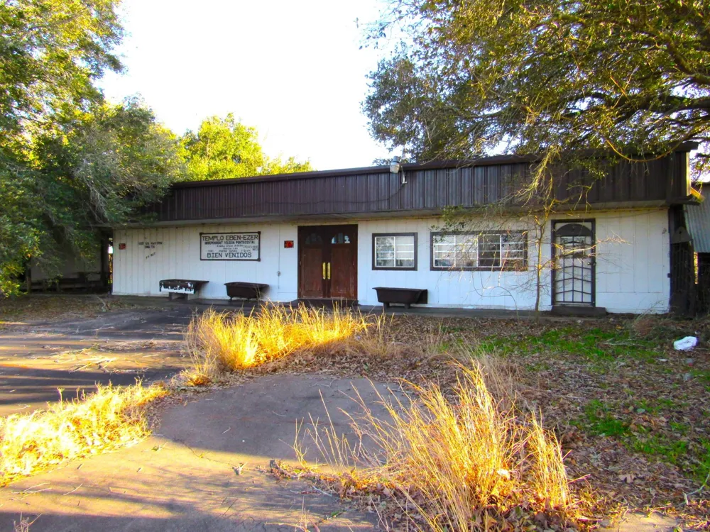 1103 Us Highway 59 Edna, TX 77957