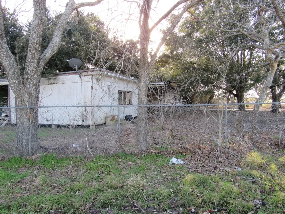1103 Us Highway 59 Edna, TX 77957