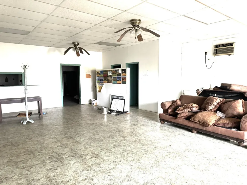 1103 Us Highway 59 Edna, TX 77957