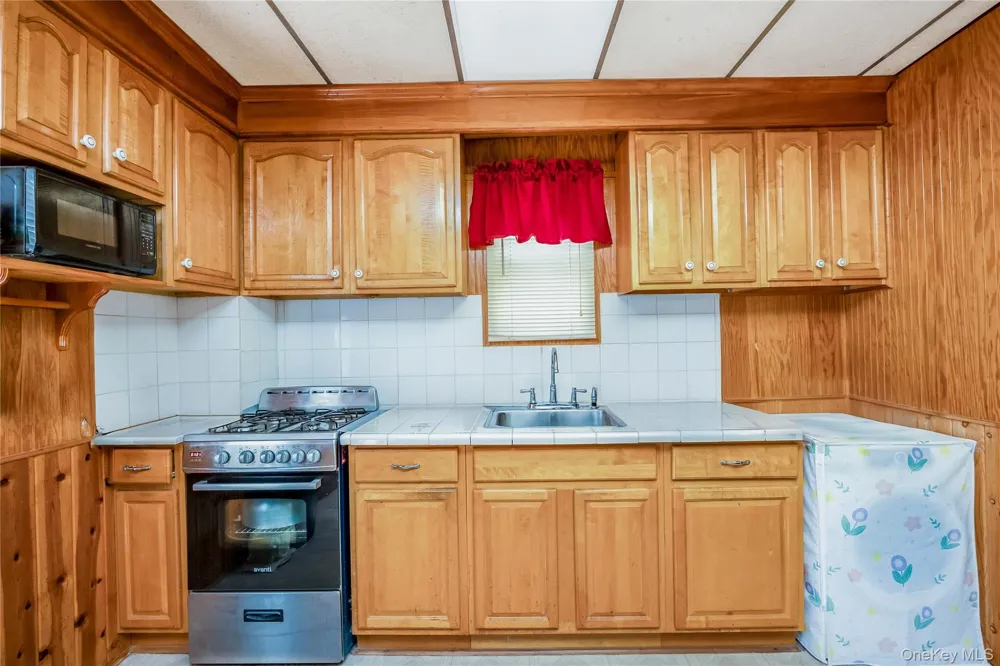 8050 88th Road Woodhaven, NY 11421