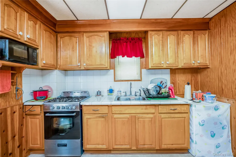 8050 88th Road Woodhaven, NY 11421
