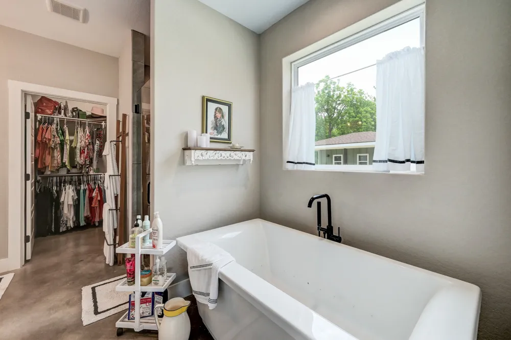202 Falling Oak Drive Blanco, TX 78606
