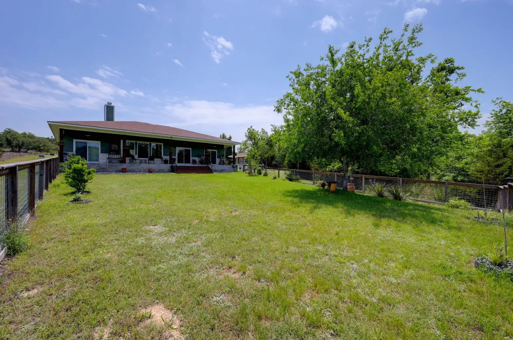 202 Falling Oak Drive Blanco, TX 78606