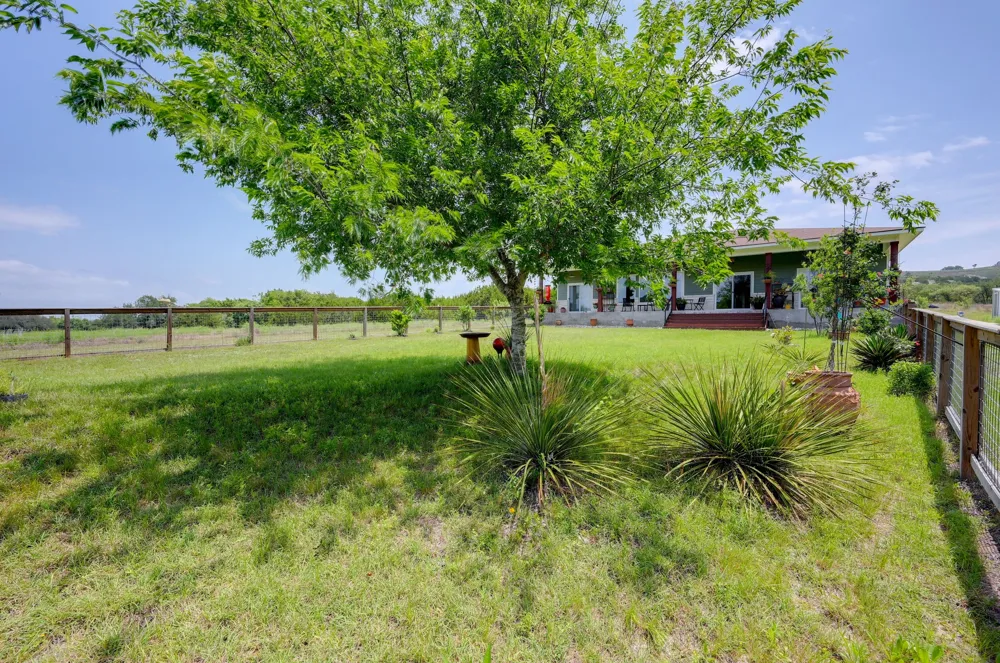202 Falling Oak Drive Blanco, TX 78606