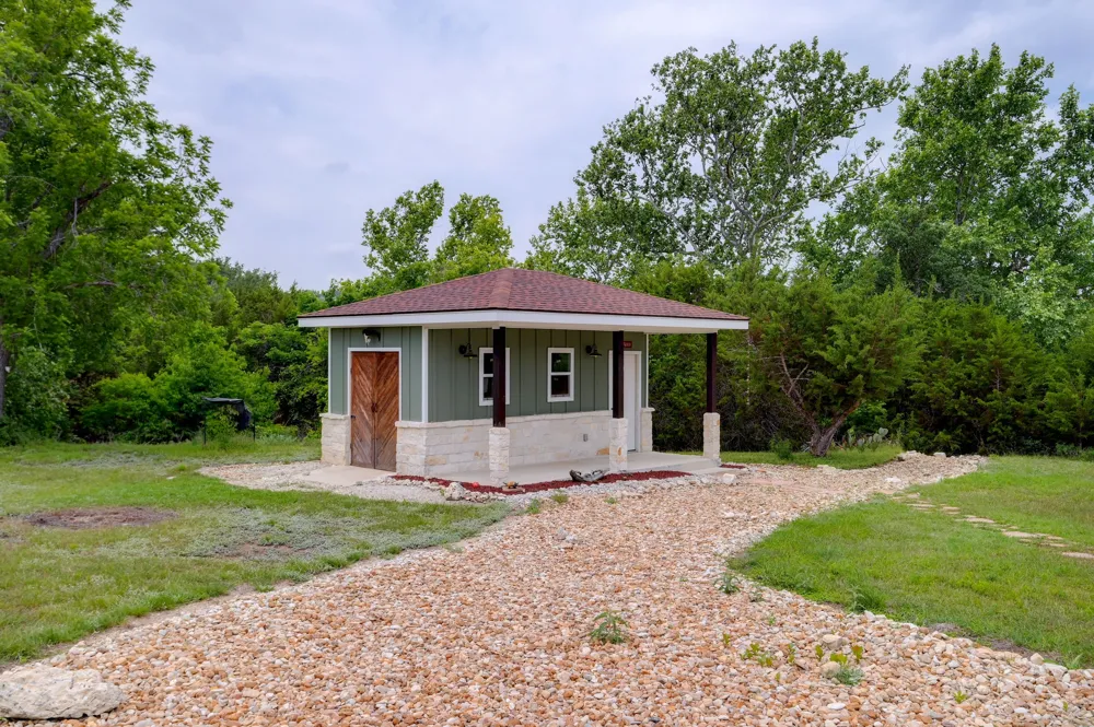 202 Falling Oak Drive Blanco, TX 78606