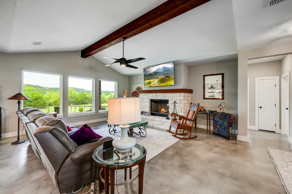 202 Falling Oak Drive Blanco, TX 78606