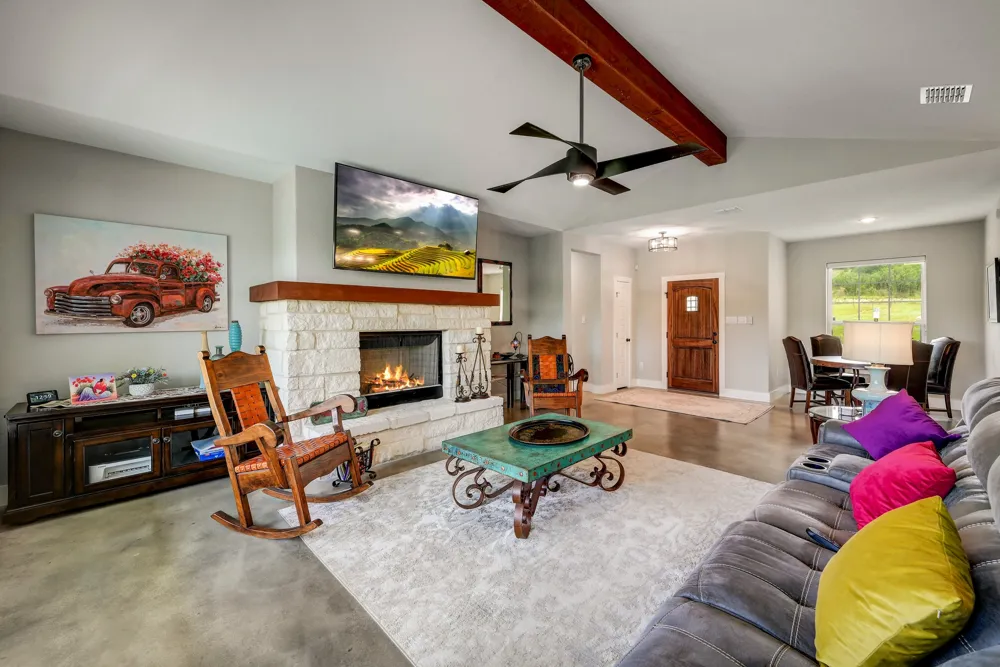 202 Falling Oak Drive Blanco, TX 78606