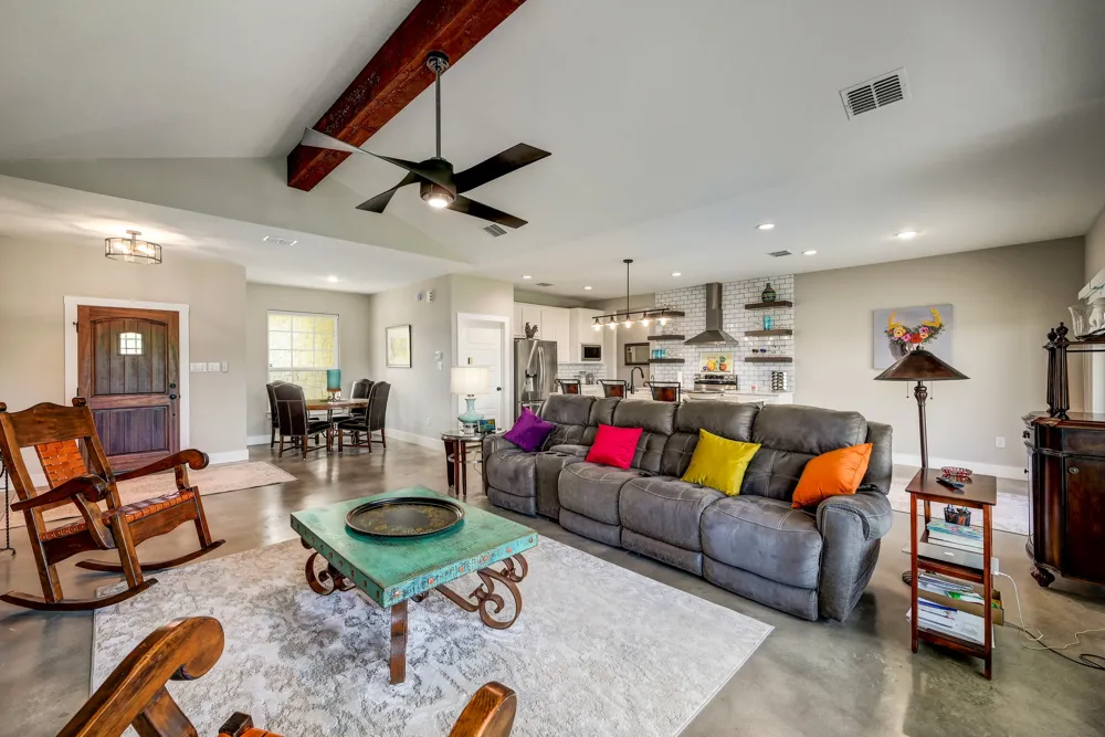 202 Falling Oak Drive Blanco, TX 78606
