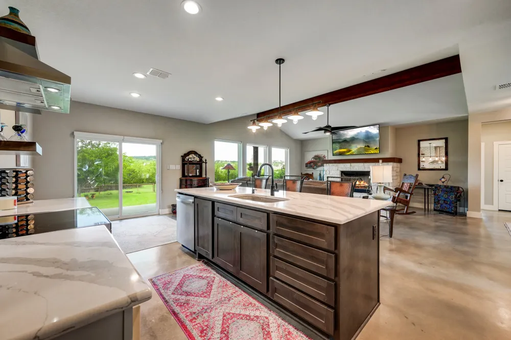 202 Falling Oak Drive Blanco, TX 78606