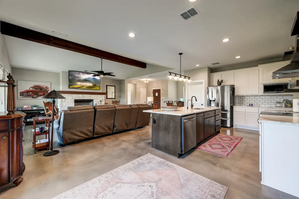 202 Falling Oak Drive Blanco, TX 78606