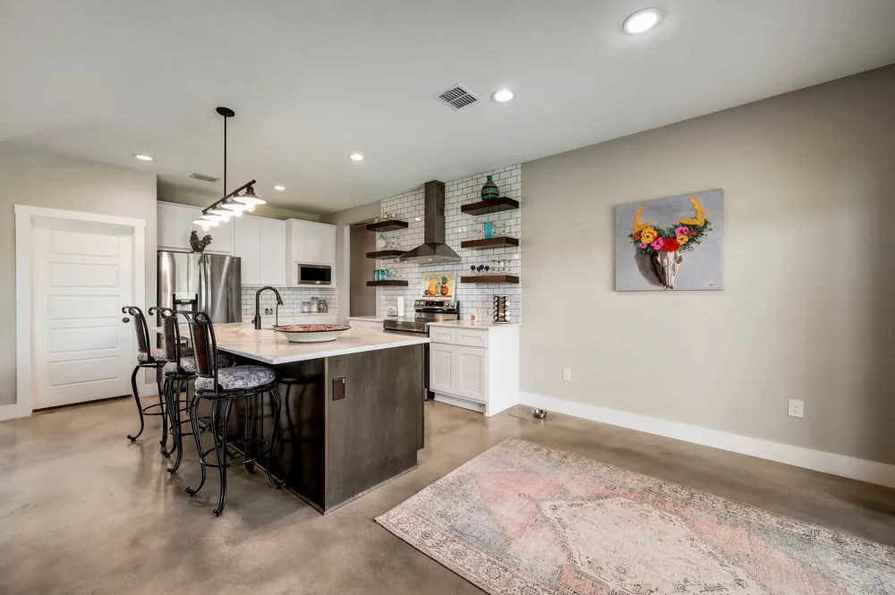 202 Falling Oak Drive Blanco, TX 78606