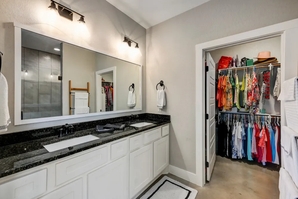 202 Falling Oak Drive Blanco, TX 78606