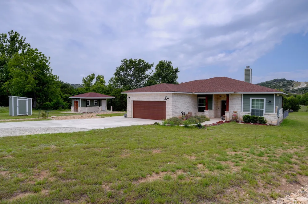 202 Falling Oak Drive Blanco, TX 78606