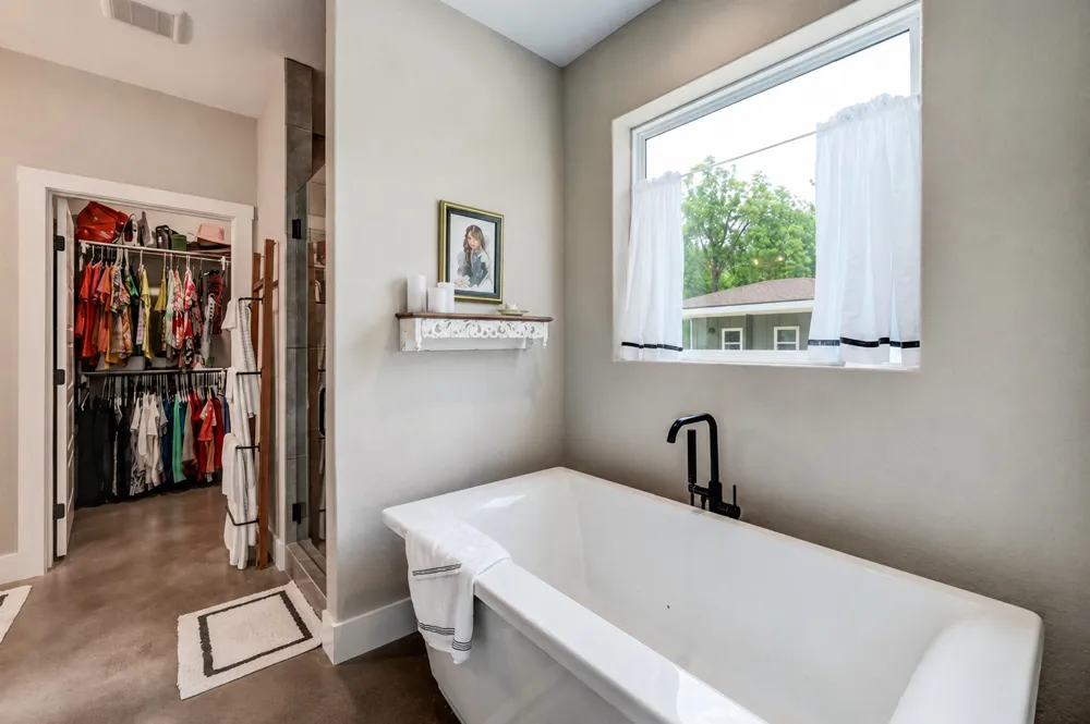 202 Falling Oak Drive Blanco, TX 78606