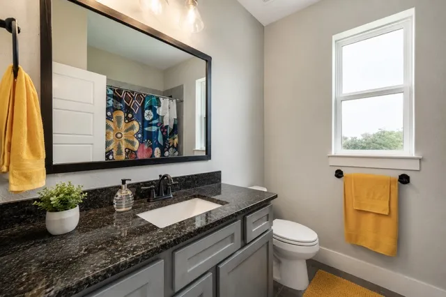 202 Falling Oak Drive Blanco, TX 78606