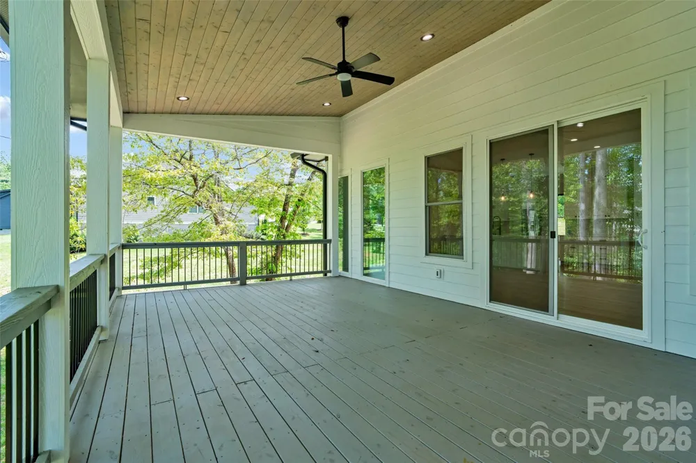 24 Copper Mill Court Candler, NC 28715