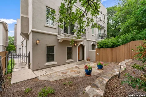 225 E Mulberry #211-2 Unit 211-2