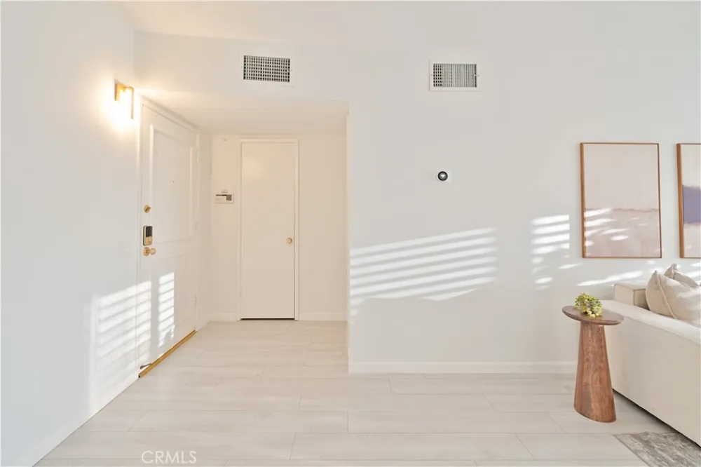 5400 Lindley Avenue #322 Encino, CA 91316