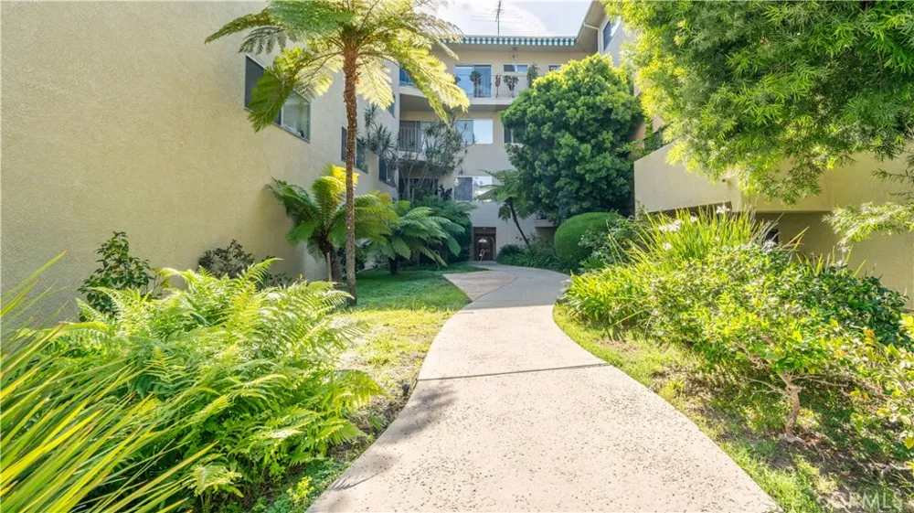 5400 Lindley Avenue #322 Encino, CA 91316