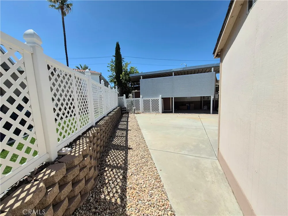 1295 S Cawston Avenue Hemet, CA 92545