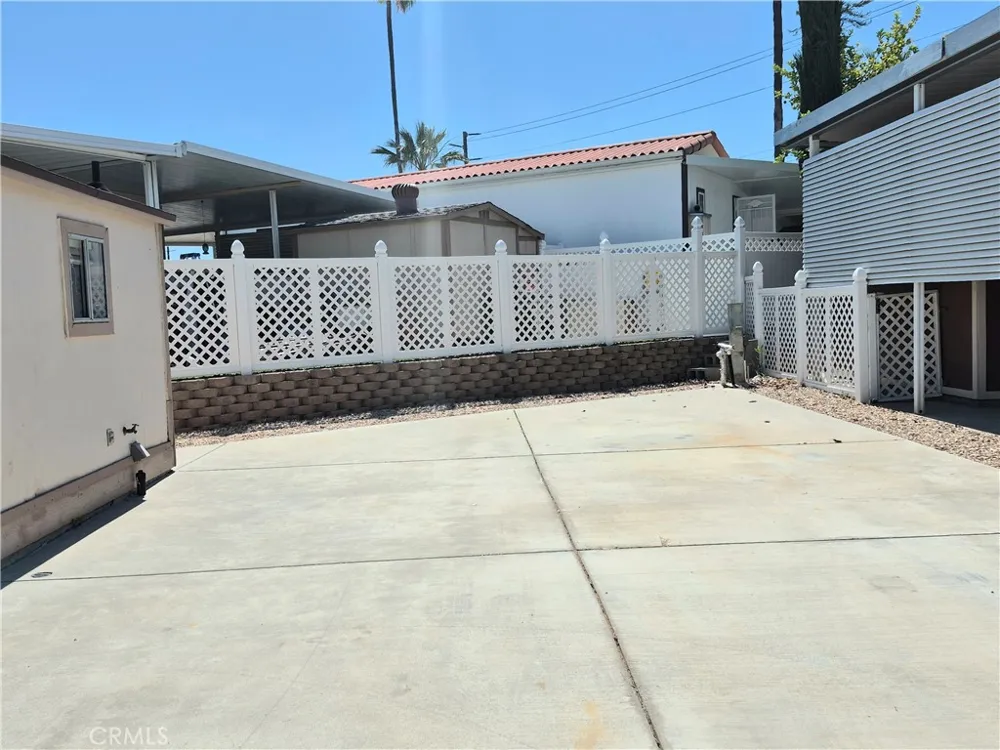 1295 S Cawston Avenue Hemet, CA 92545