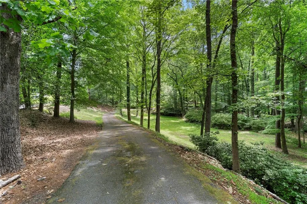 1340 W Garmon Road Sandy Springs, GA 30327
