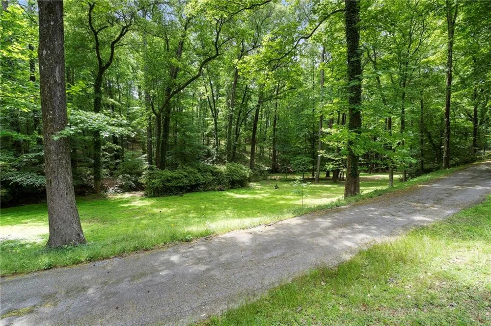 1340 W Garmon Road Sandy Springs, GA 30327