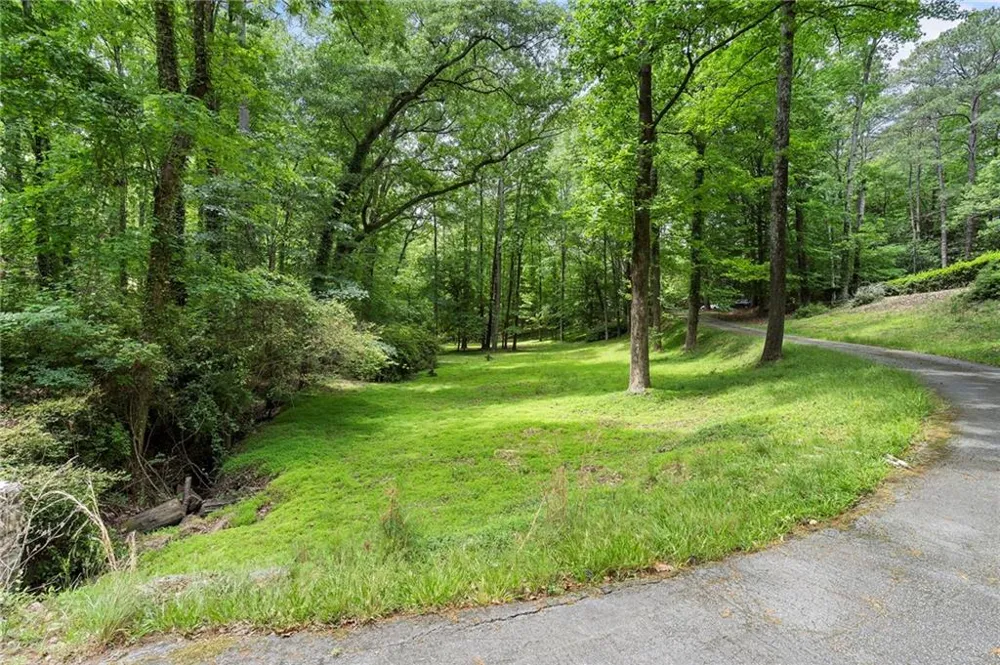 1340 W Garmon Road Sandy Springs, GA 30327