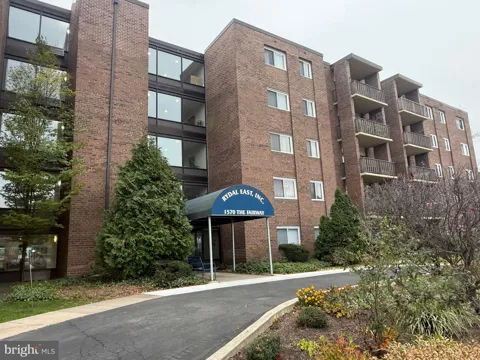 1570 THE FAIRWAY #507E