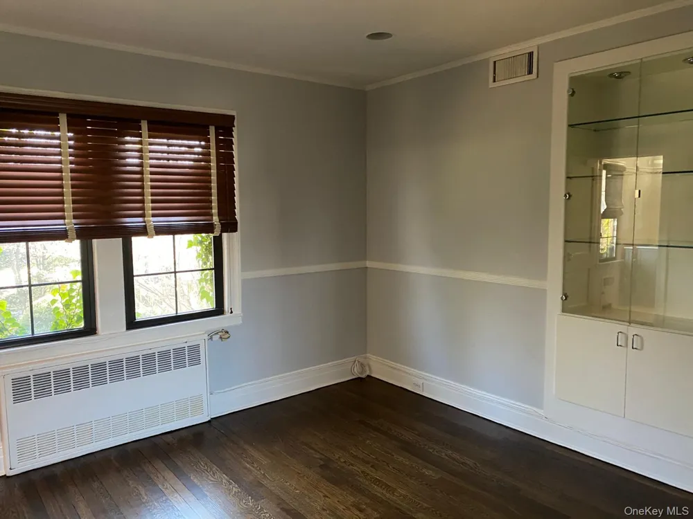 940 Smith Lane Hewlett Neck, NY 11598