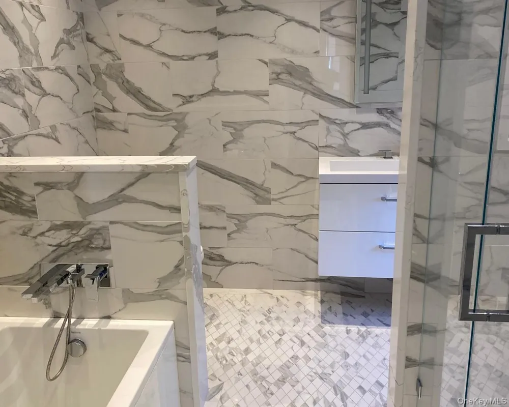 940 Smith Lane Hewlett Neck, NY 11598