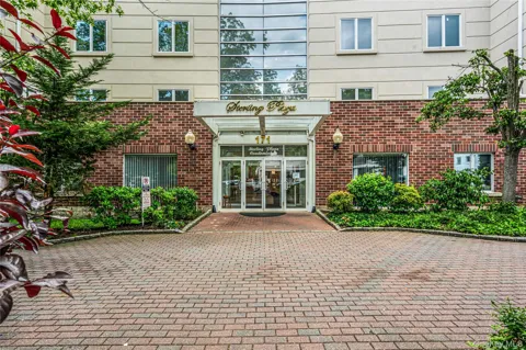 171 Great Neck Road #4R