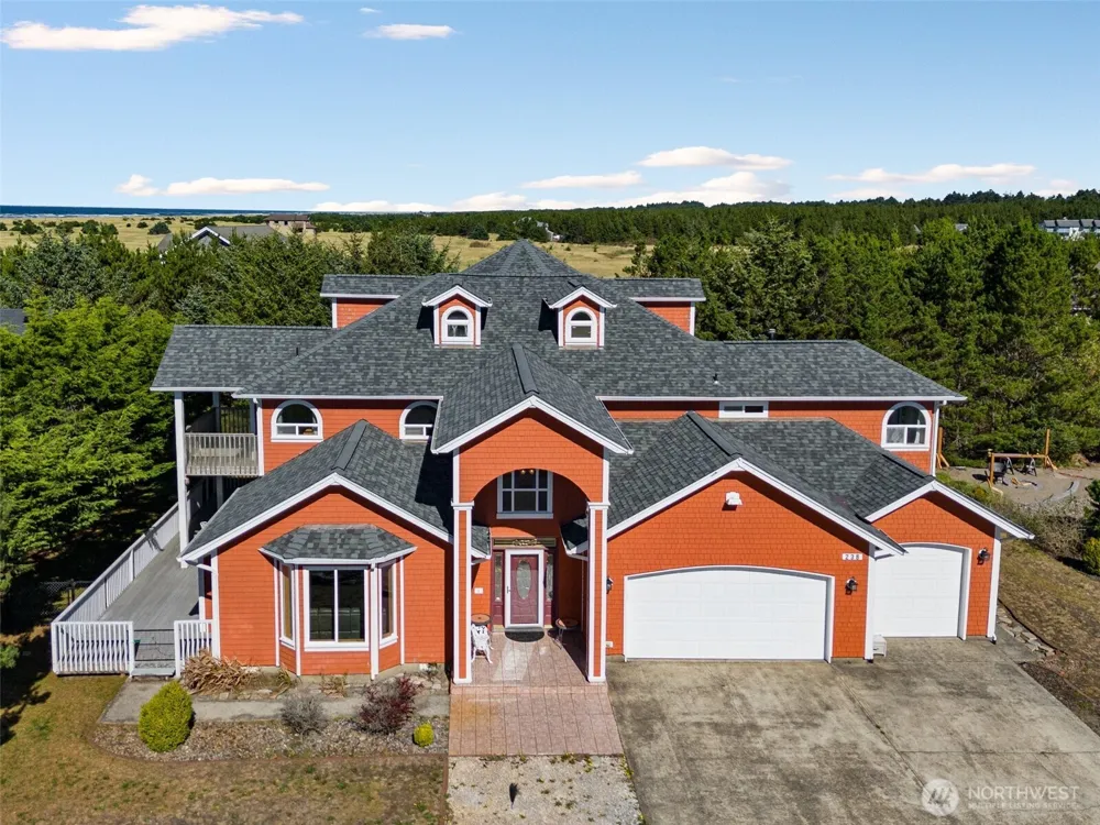 238 25th Street NW Long Beach, WA 98631